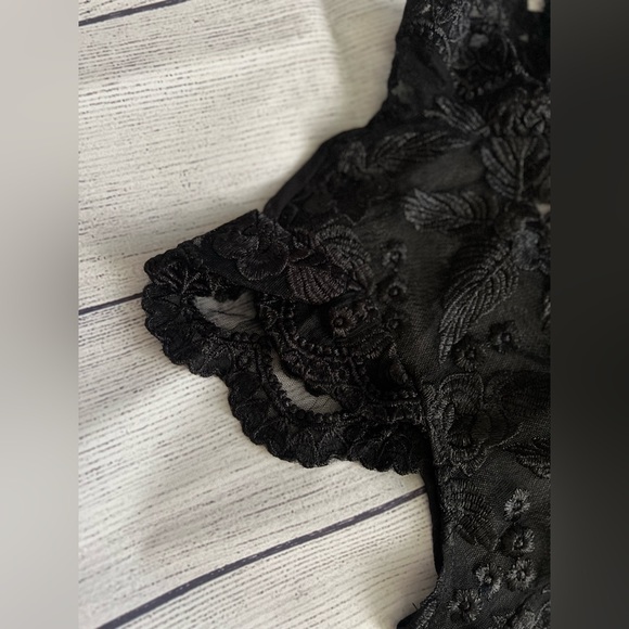 Fashinova Cute🖤Mock Neck Floral Embroidery Bodysuit. NEW without tags! - Picture 7 of 14